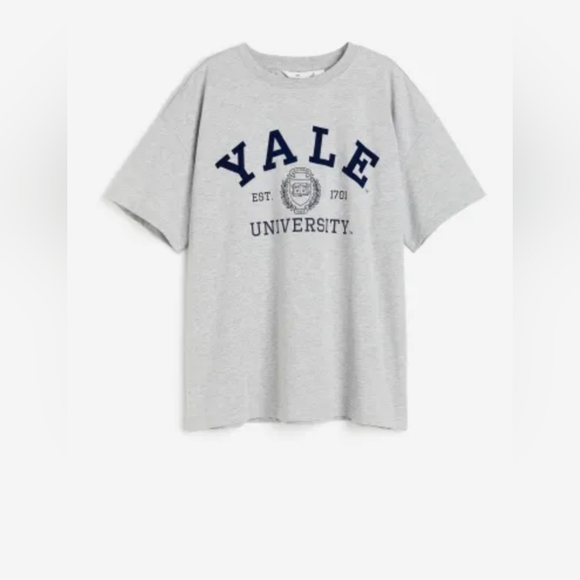 H&M Oversized Printed Tee in Cotton Jersey with Yale University on Front - Picture 2 of 13